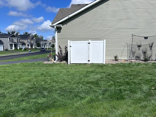 White vinyl privacy fence